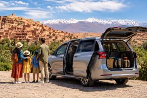 Location de Minibus 7 Places à Marrakech : La Meilleure Option pour les Vacances en Famille